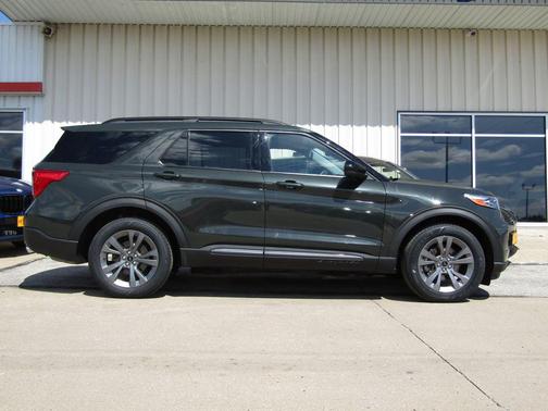 Forged Green Metallic 2022 Ford Explorer XLT