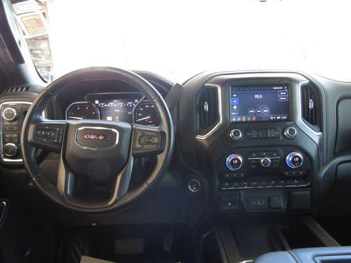 Summit White 2022 GMC Sierra 2500 AT4