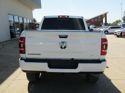 2022 RAM 2500 Laramie Crew Cab 4x4 6'4' Box