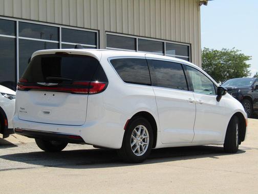 2025 Chrysler Pacifica L