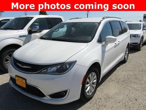 Bright White Clearcoat 2023 Chrysler Pacifica Touring L