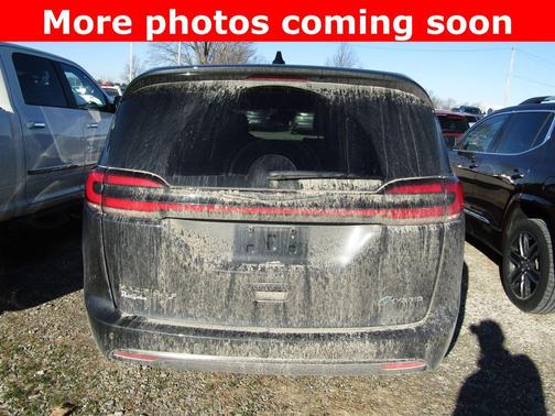 2024 Chrysler Pacifica Hybrid S Appearance Pkg