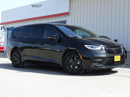 2024 Chrysler Pacifica Hybrid S Appearance Pkg