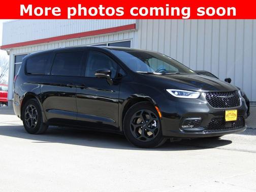 2024 Chrysler Pacifica Hybrid S Appearance Pkg