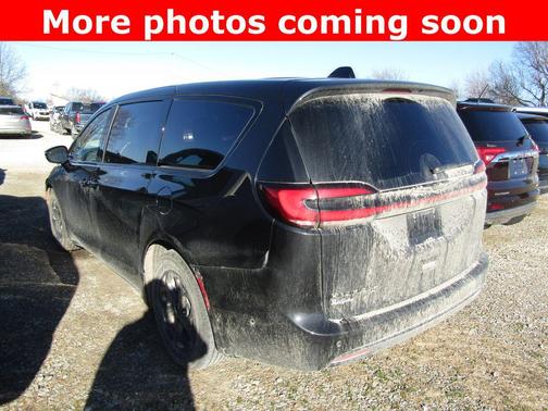 2024 Chrysler Pacifica Hybrid S Appearance Pkg