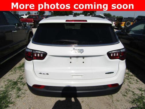 Bright White Clearcoat 2024 Jeep Compass Latitude