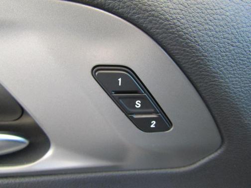Diamond Black Crystal Pearlcoat 2025 Chrysler Pacifica L