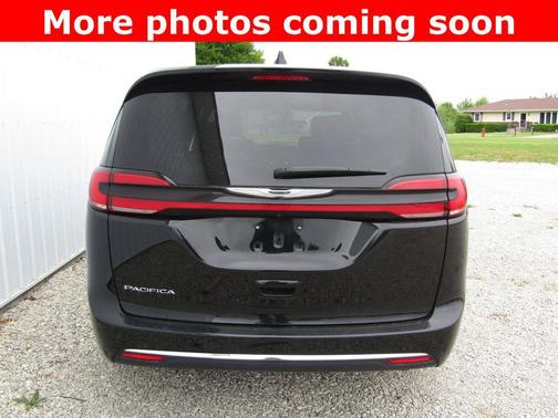 Diamond Black Crystal Pearlcoat 2025 Chrysler Pacifica L
