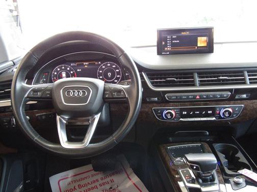 Glacier White Metallic 2019 Audi Q7 55 Prestige