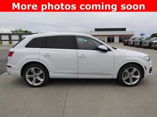 Glacier White Metallic 2019 Audi Q7 55 Prestige