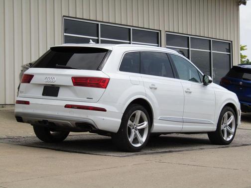 Glacier White Metallic 2019 Audi Q7 55 Prestige