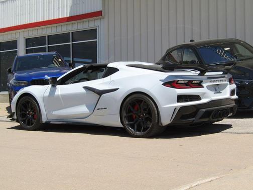 Ceramic Matrix Gray Metallic 2023 Chevrolet Corvette Z06