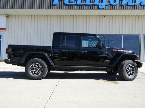 Black Clearcoat 2026 Jeep Gladiator Rubicon