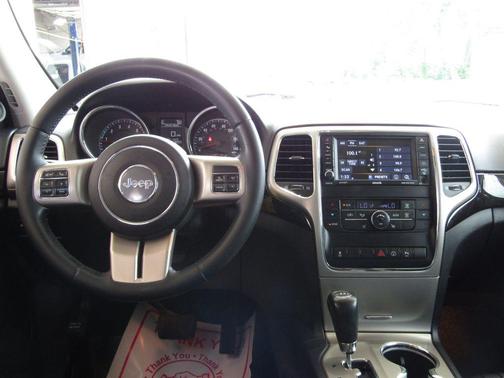 Bright White Clearcoat 2013 Jeep Grand Cherokee Laredo