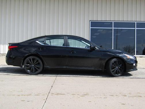 2022 Nissan Altima SR FWD