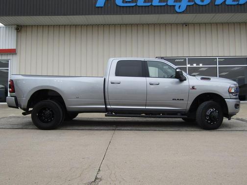 Billet Silver Metallic Clearcoat 2024 RAM 3500 Big Horn Crew Cab 4x4 8' Box