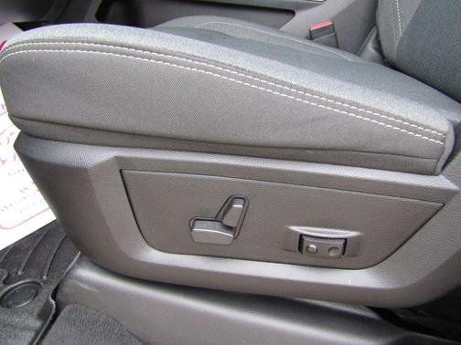 Billet Silver Metallic Clearcoat 2024 RAM 3500 Big Horn Crew Cab 4x4 8' Box