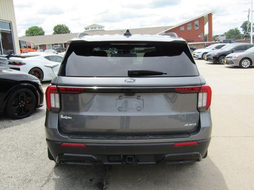 Carbonized Gray Metallic 2025 Ford Explorer ST-Line