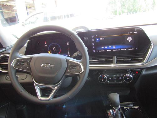 White Sands 2026 Chevrolet Trax FWD ACTIV