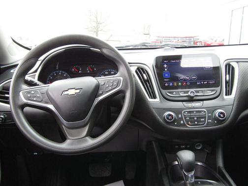 2022 Chevrolet Malibu FWD LT