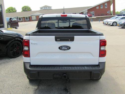 Oxford White 2025 Ford Maverick Lariat