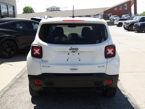 Alpine White Clearcoat 2019 Jeep Renegade Latitude