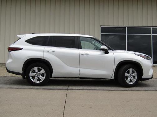 2024 Toyota Highlander LE
