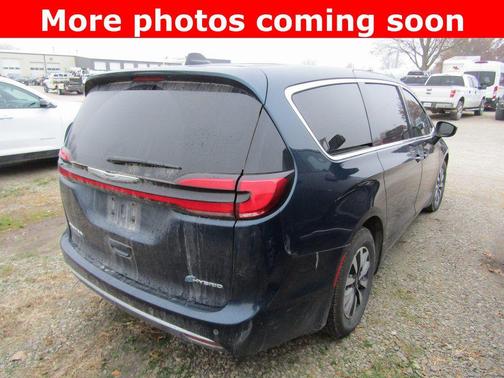 2023 Chrysler Pacifica Hybrid Touring L