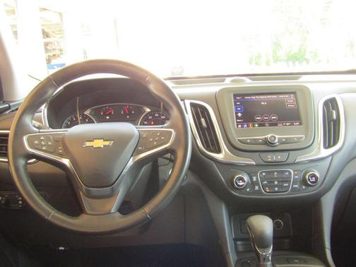 Iridescent Pearl Tricoat 2024 Chevrolet Equinox 1LT