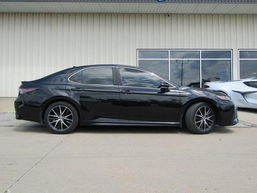 Midnight Black Metallic 2024 Toyota Camry SE
