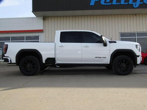 2025 GMC Sierra 2500 AT4