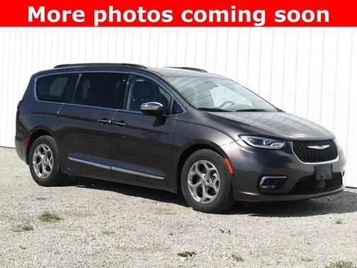 Granite Crystal Metallic Clearcoat 2023 Chrysler Pacifica Limited