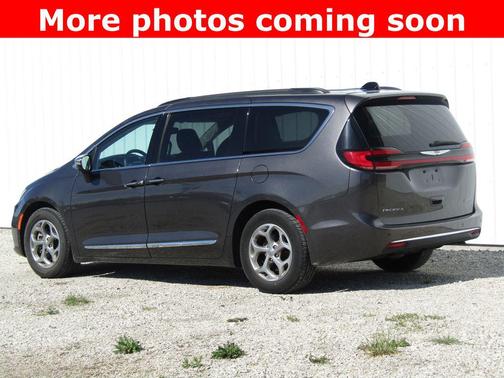 Granite Crystal Metallic Clearcoat 2023 Chrysler Pacifica Limited