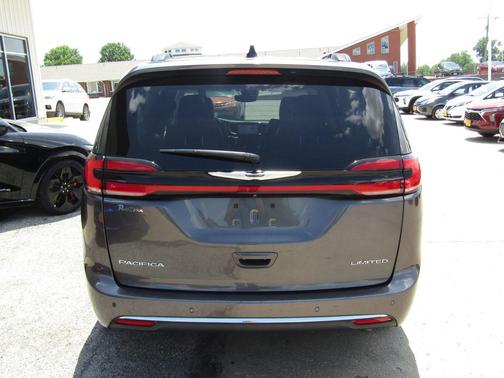 Granite Crystal Metallic Clearcoat 2023 Chrysler Pacifica Limited