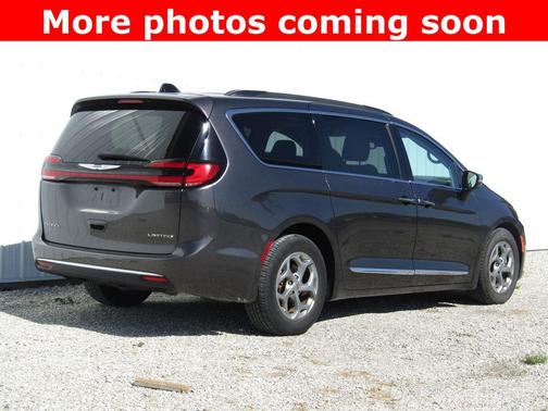 Granite Crystal Metallic Clearcoat 2023 Chrysler Pacifica Limited