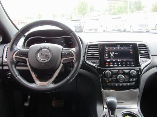 2022 Jeep Grand Cherokee Laredo