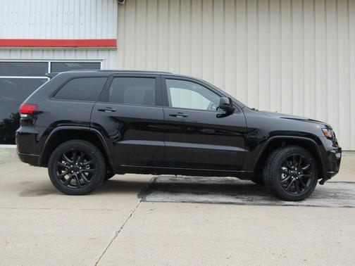 2022 Jeep Grand Cherokee Laredo