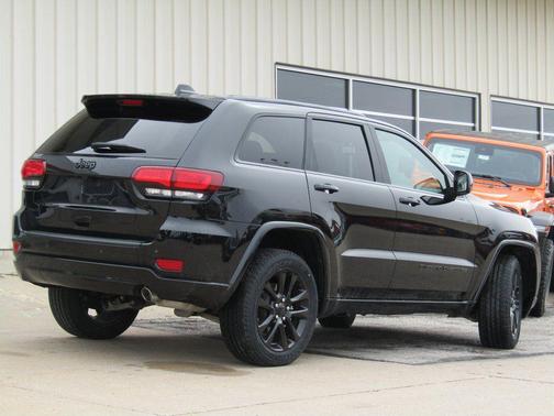 2022 Jeep Grand Cherokee Laredo