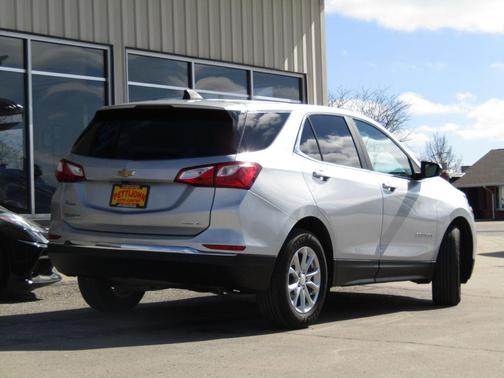 Silver Ice Metallic 2021 Chevrolet Equinox 1LT