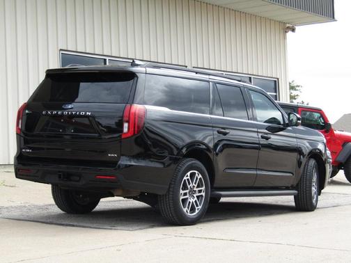 Black Metallic 2025 Ford Expedition Max Active 4x4