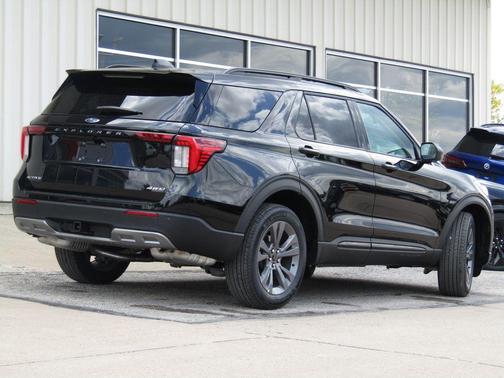 Black Metallic 2026 Ford Explorer Active