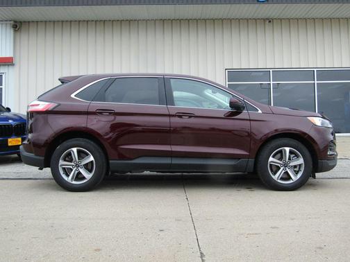 Burgundy 2023 Ford Edge SEL