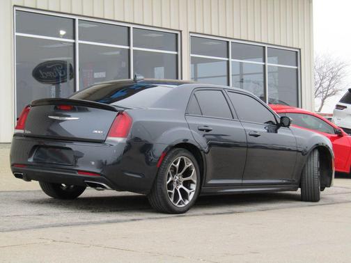 2018 Chrysler 300 S