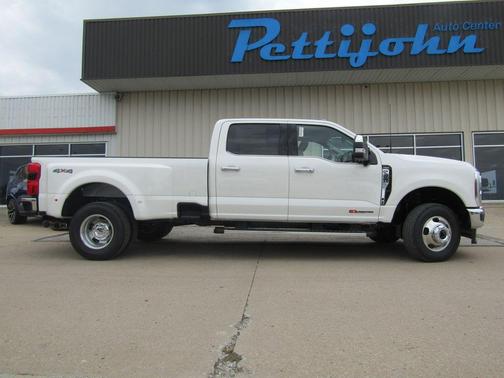 Star White Metallic Tri-Coat 2026 Ford F-350 Lariat