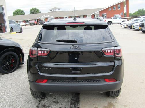 Diamond Black Crystal Pearlcoat 2026 Jeep Compass Sport
