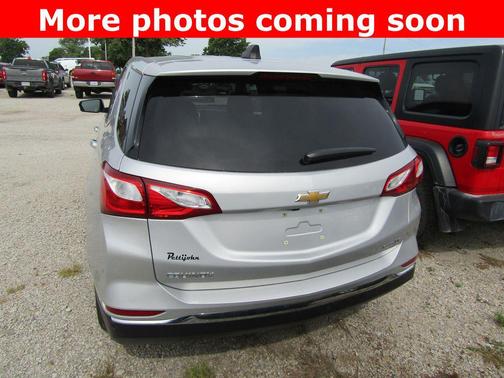 Silver Ice Metallic 2021 Chevrolet Equinox 1LT