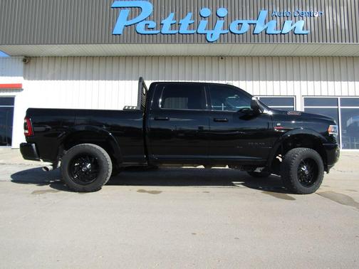 2020 RAM 3500 Laramie Crew Cab 4x4 6'4' Box