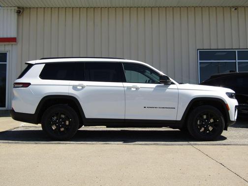 Bright White Clearcoat 2026 Jeep Grand Cherokee L Altitude