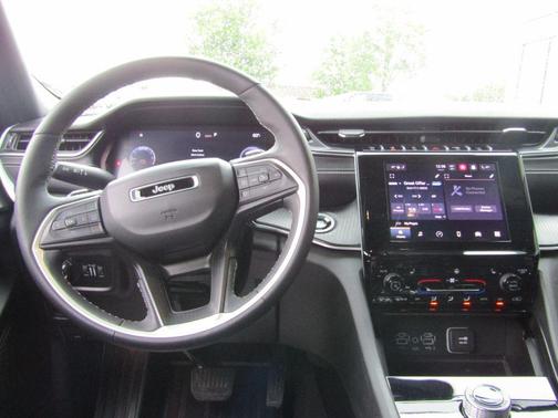 Bright White Clearcoat 2024 Jeep Grand Cherokee L Altitude