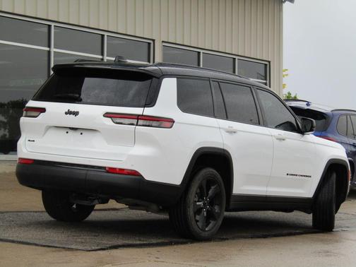 Bright White Clearcoat 2024 Jeep Grand Cherokee L Altitude